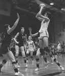 1972-girls_basketball-2.jpg (49984 bytes)